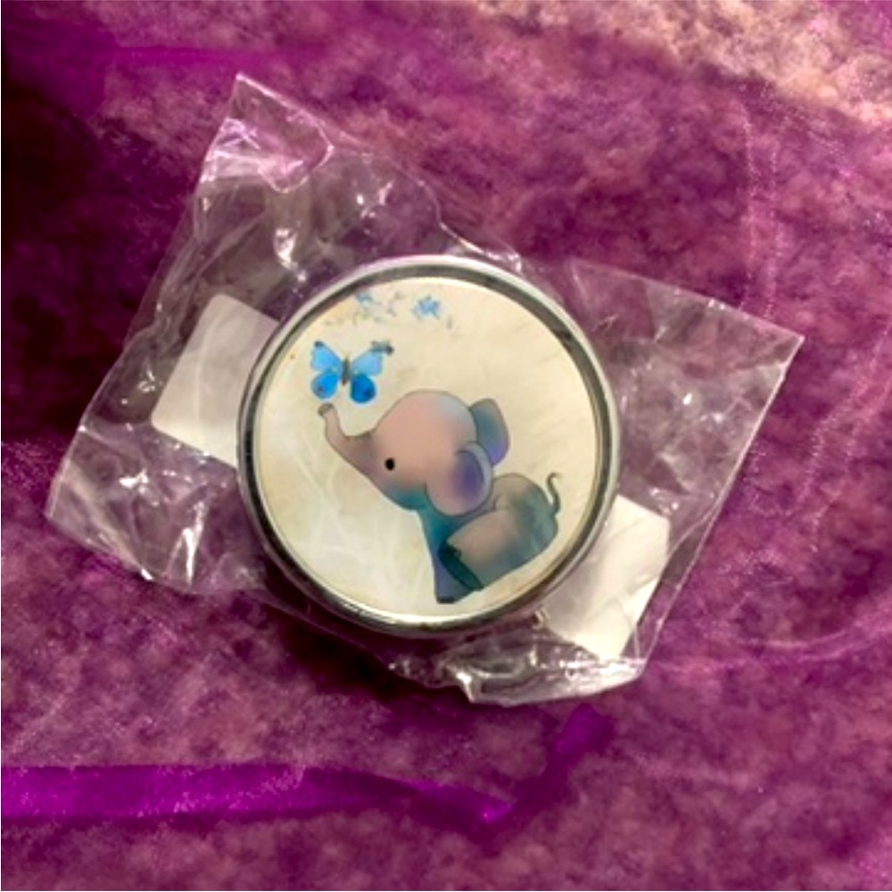 Mini elephant pill case container